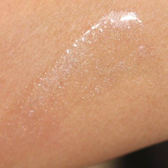 🔥3/$35🔥 MAC Nice Buzz Plushglass - Picture 4 of 4